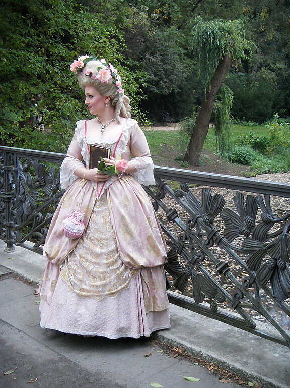 Historische Figuren zum Fotoshooting Vorbereitung durch Tatiana Brunzel Diplom Maskenbildnerin aus Berlin Historische Figuren zum Fotoshooting Vorbereitung durch Tatiana Brunzel Diplom Maskenbildnerin aus Berlin